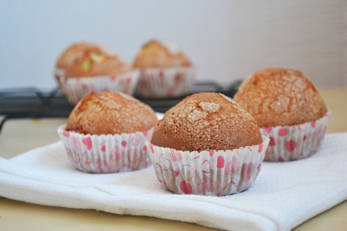 Sådan laver du cupcakes med kandiseret ananas og mango