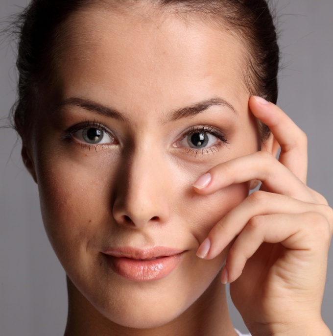 Sådan skjuler du ansigtsrynker med makeup