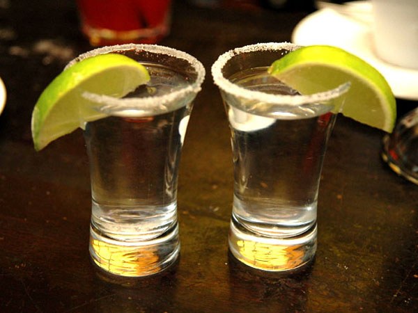 Tip 1: Vælg en gave: Et sæt til tequila