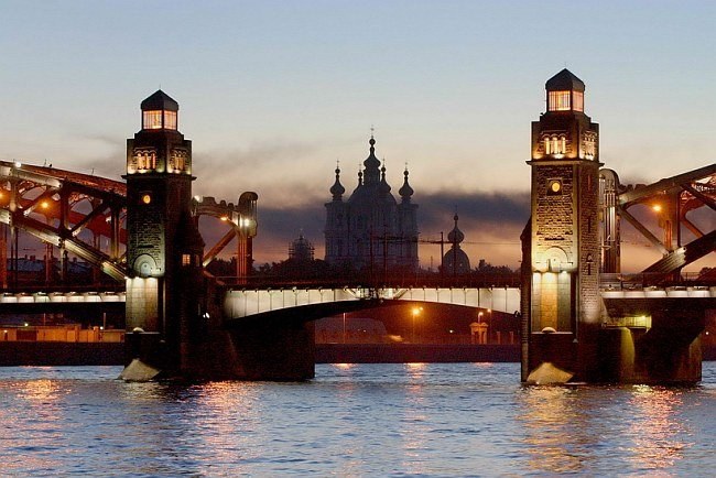 Hvordan og hvornår omdøb de til St. Petersborg