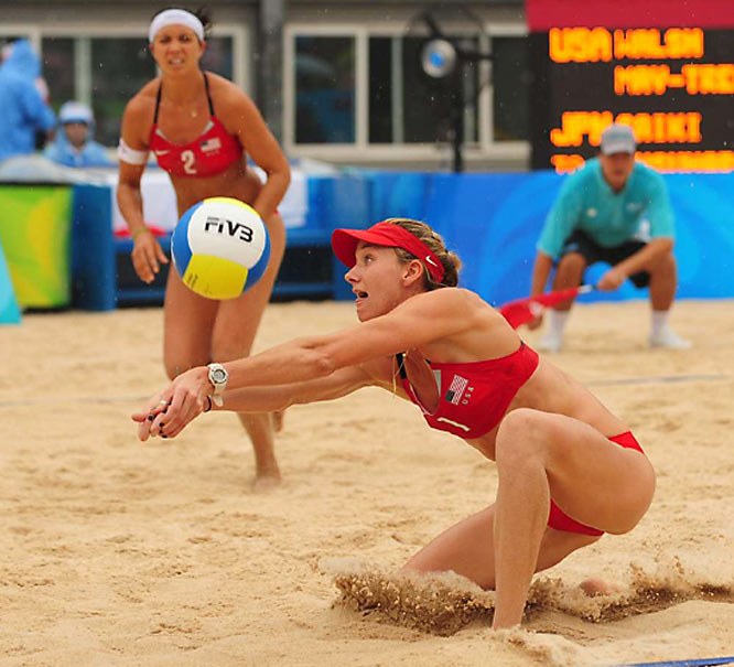 I volleyball kan du i modsætning til basketball spille på sandet