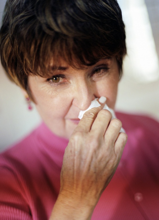 Hvordan man behandler tør rhinitis